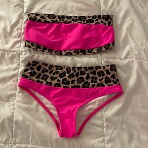 Pink lily leopard